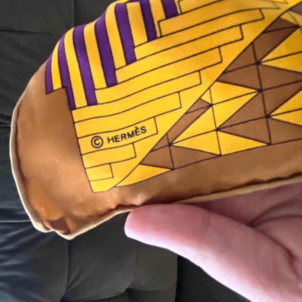 Hermes Yellow Geometric scarf and box - Picture 8 of 8